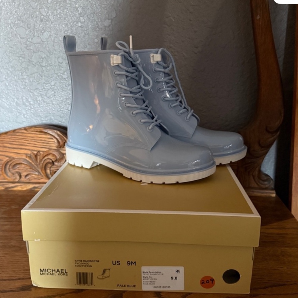 Michael Kors Light Blue Glossy Boots